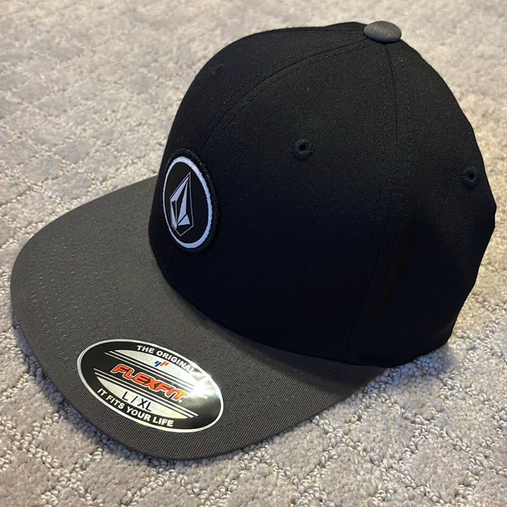 Volcom Fitted Hat - Picture 2 of 9